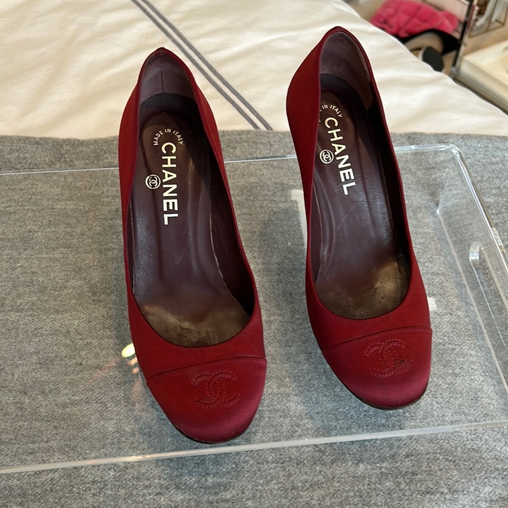 Chanel pump